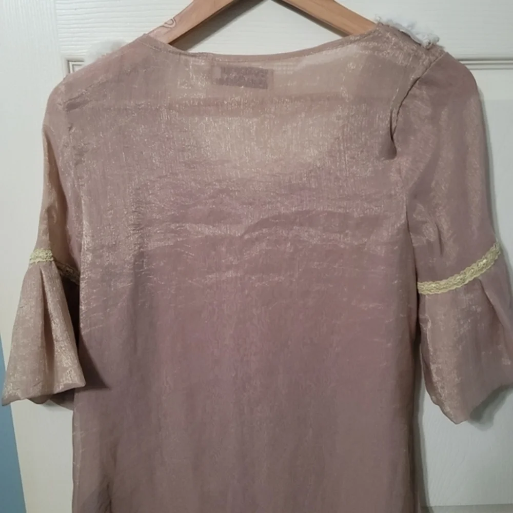 Pretty Angel Tan/Gold Silk Blend Short Flutter Sleeve Floral Top Women’s M - Picture 5 of 11